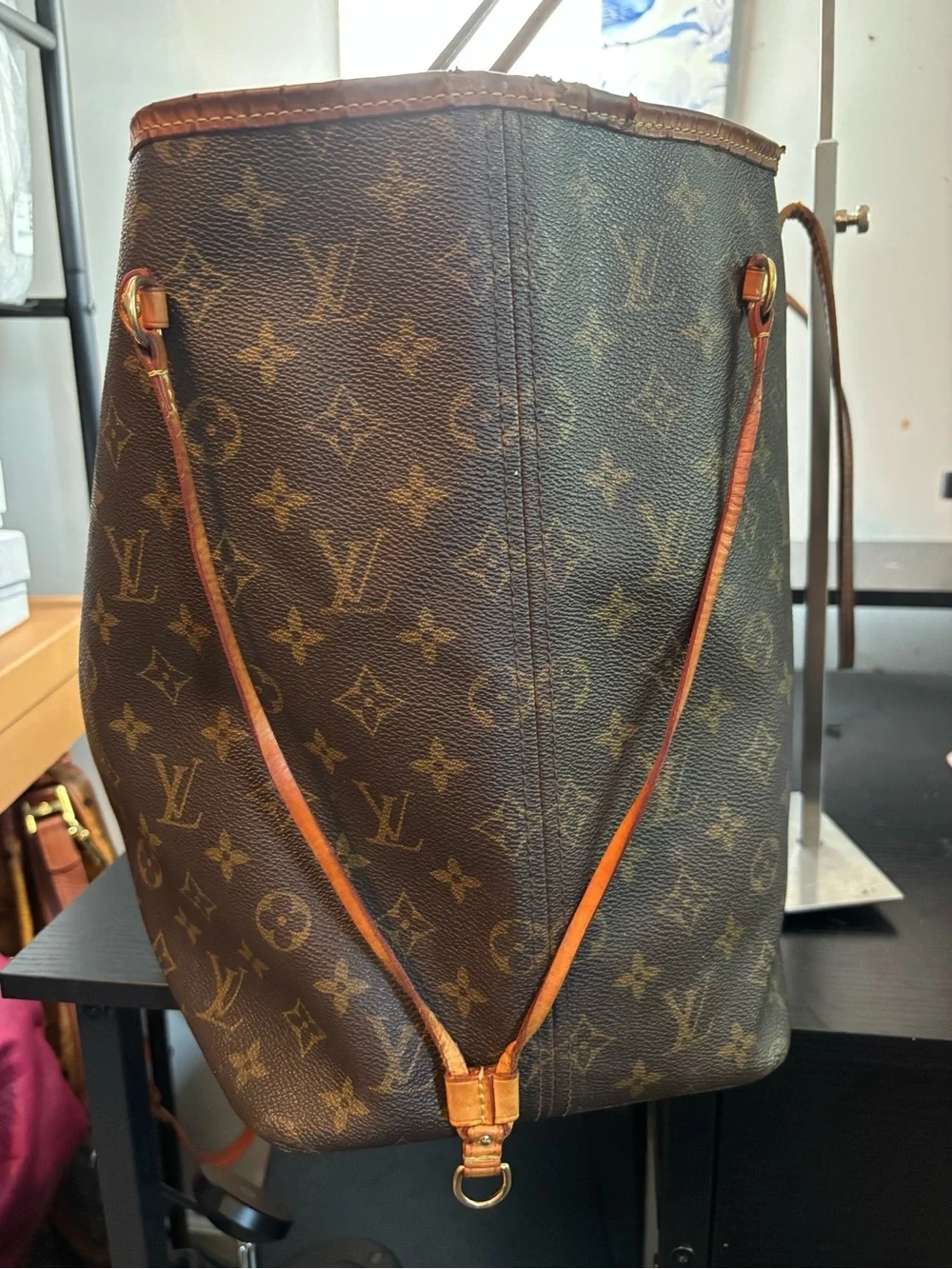 Authentic Louis Vuitton Neverfull GM Monogram Canvas Shoulder Bag -Code SD4018 - Picture 2 of 16